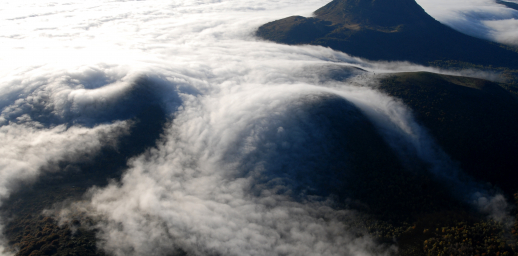 Mer de nuages sur la Chaîne des Puys